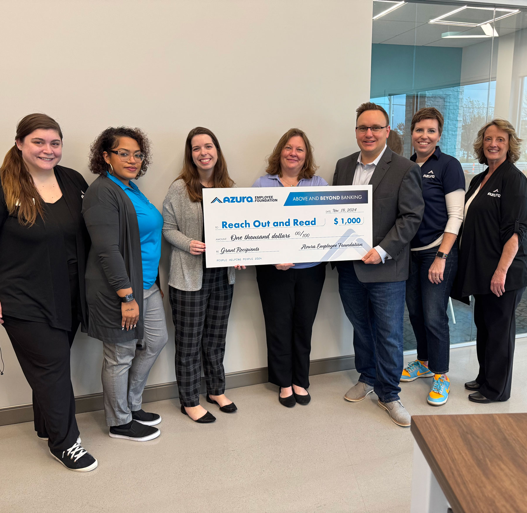 Azura check presentation to Reach Out and Read